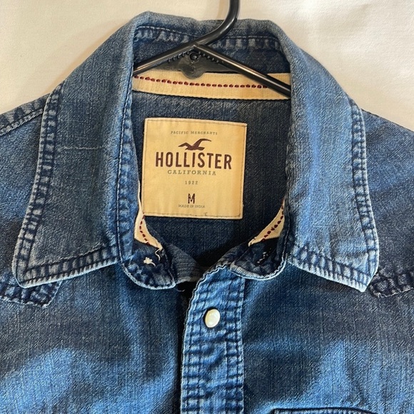 HOLLISTER Denim Jean Button Down Shirt with Pearl Snaps - Picture 3 of 13
